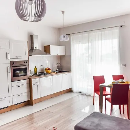 Gostinjska kuća Ground Floor With Spacious Backyard