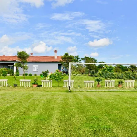 Ground Floor With Spacious Backyard Gostinjska kuća 3*