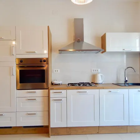Ground Floor With Spacious Backyard Gostinjska kuća 3*