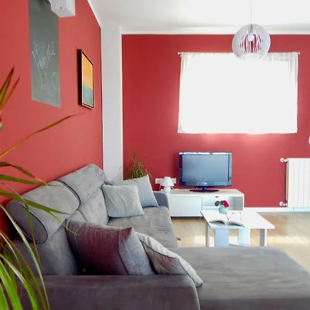 Gostinjska kuća Ground Floor With Spacious Backyard Pula