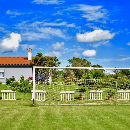 Ground Floor With Spacious Backyard Gostinjska kuća